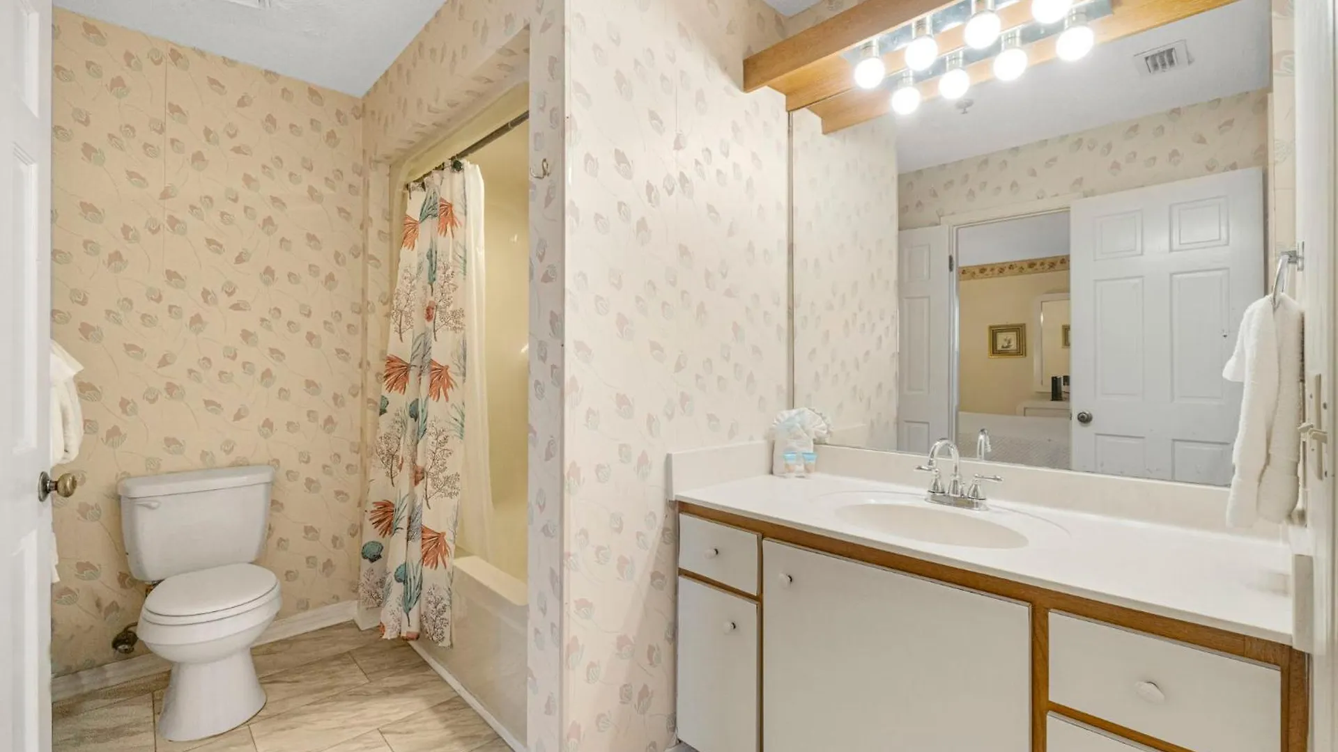 Apartment The Inn At St Thomas Square 1305A Panama City Beach United States